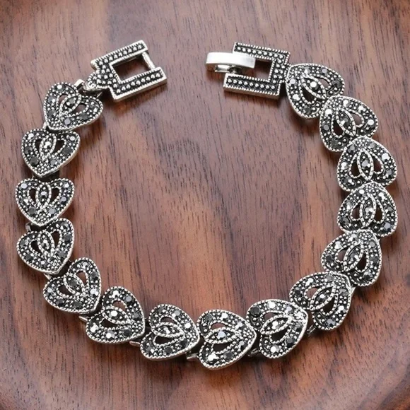 Black crystals antique silver bracelet - Picture 8 of 9